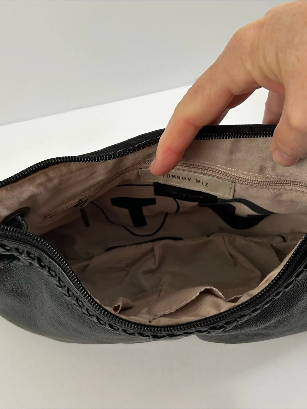 TOMBOY WiZ - Black Leather Shoulder Bag